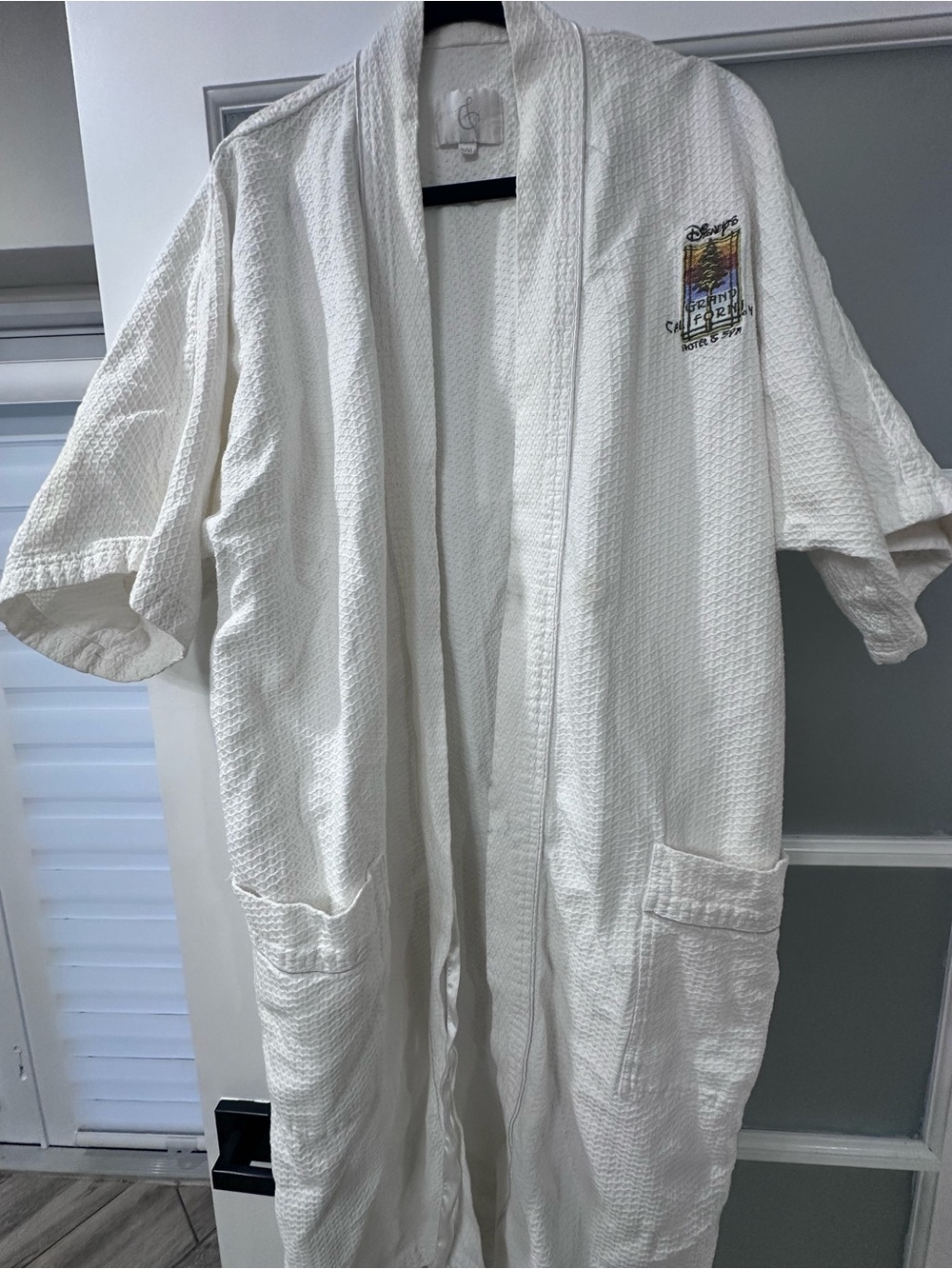 Disney Grand Californian Hotel & Spa White Waffle Bathrobe M/L Embroidered